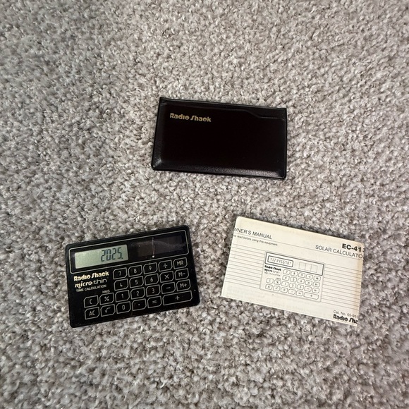Vintage RadioShack EC-41 Solar Calculator – Micro-Thin with Case & Manual 1980s - Picture 4 of 4
